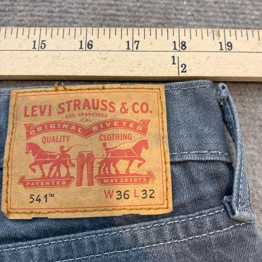 Levi's Jeans Men 36 Fits 37x31 Faded‎ Gray 541 Denim Distressed Straight Fit - Picture 13 of 16